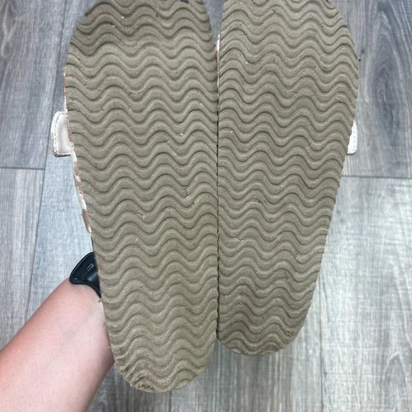 Aerie slides - Picture 3 of 3